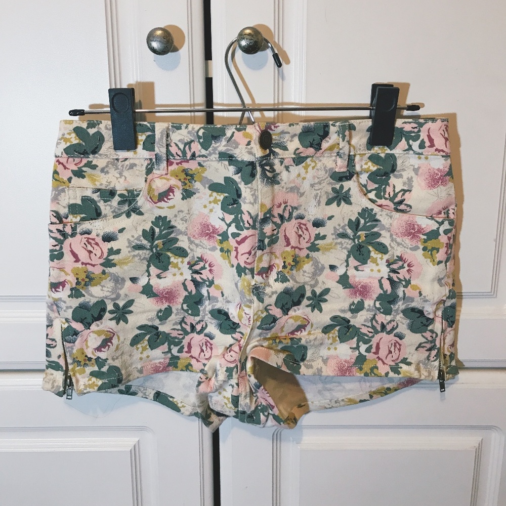 High Waisted "Rose Print Denim" Short